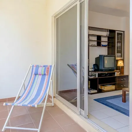 Sleeps 4 With Wifi דירה *