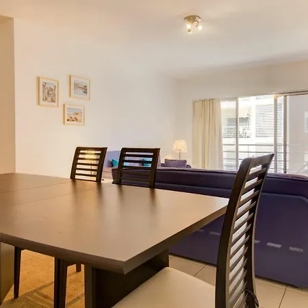 Sleeps 4 With Wifi דירה *