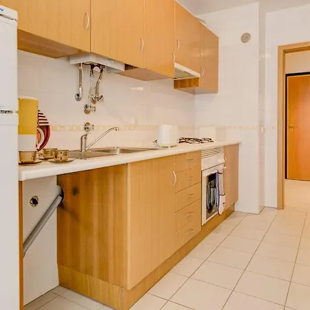 Sleeps 4 With Wifi דירה *