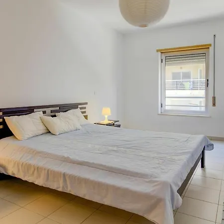 Sleeps 4 With Wifi דירה