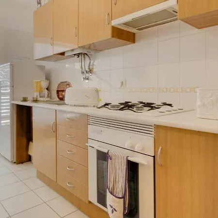 Διαμέρισμα Sleeps 4 With Wifi *